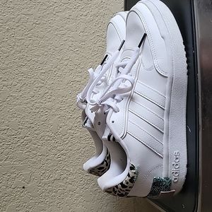 Woman's ADIDAS sneakers Size 9.5 (42 UK)